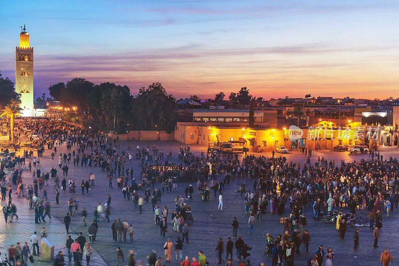 晚上Djemaa El Fna广场，马拉喀什，摩洛哥